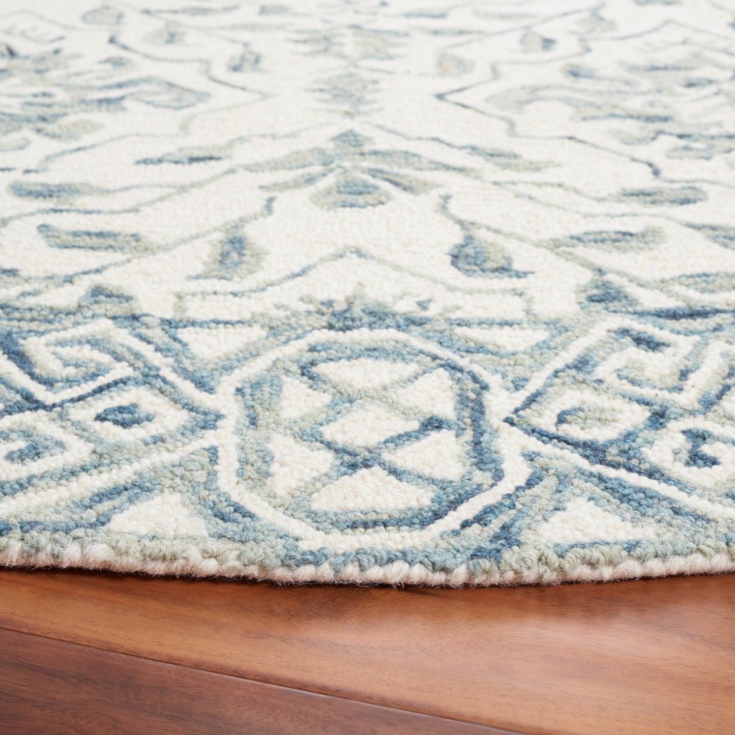 Tapis en laine florale Elvedina fait main SAFAVIEH, teint par immersion