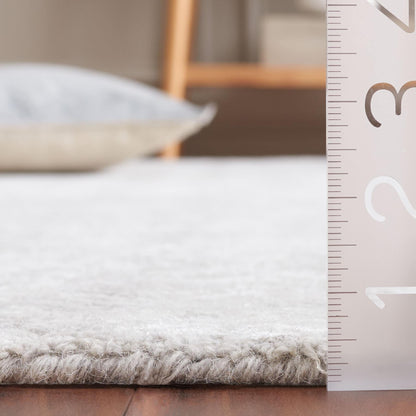 Tapis en viscose à chevrons Glamour Ostilia fait main SAFAVIEH