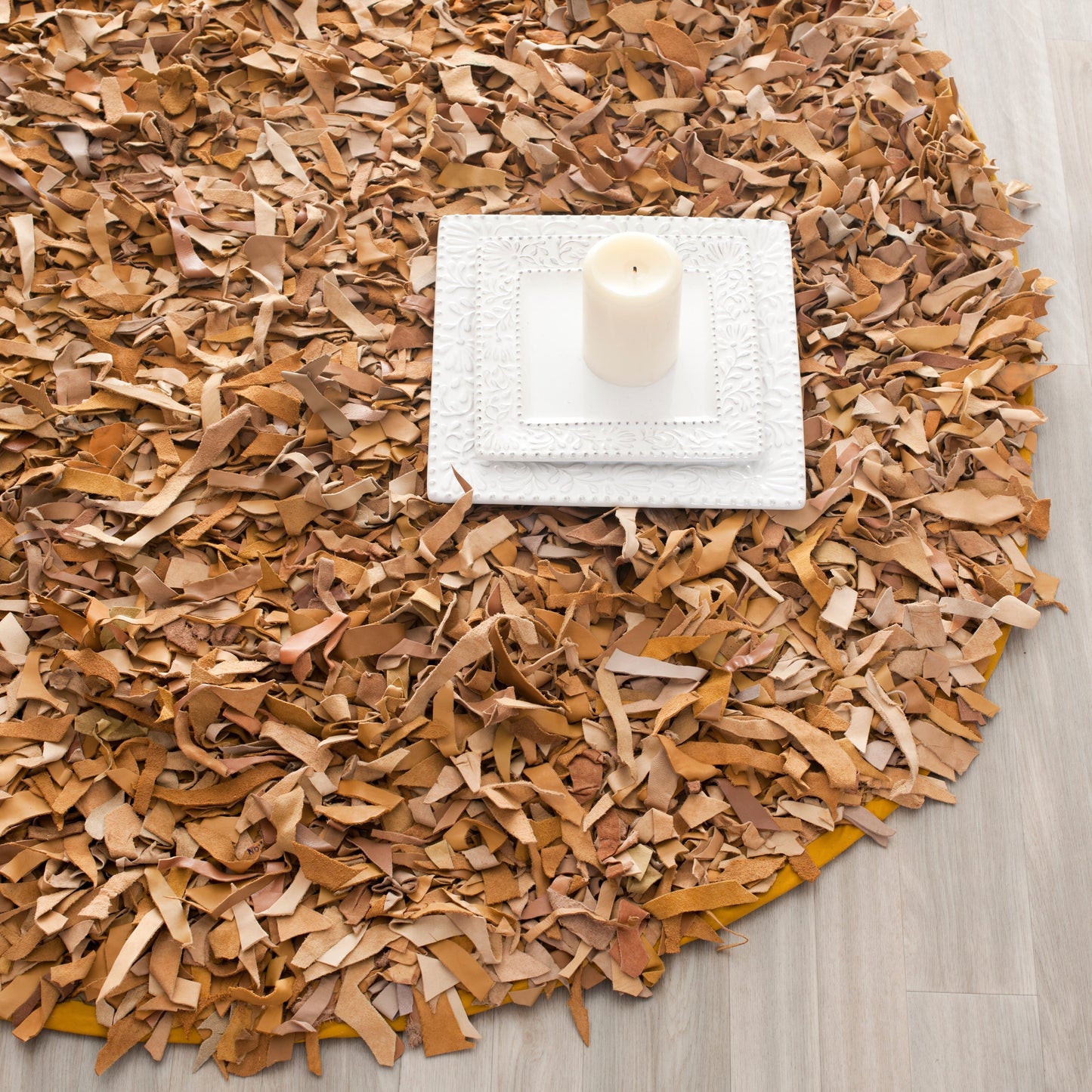 Tapis décoratif moderne en cuir fait main SAFAVIEH Shag Doinita