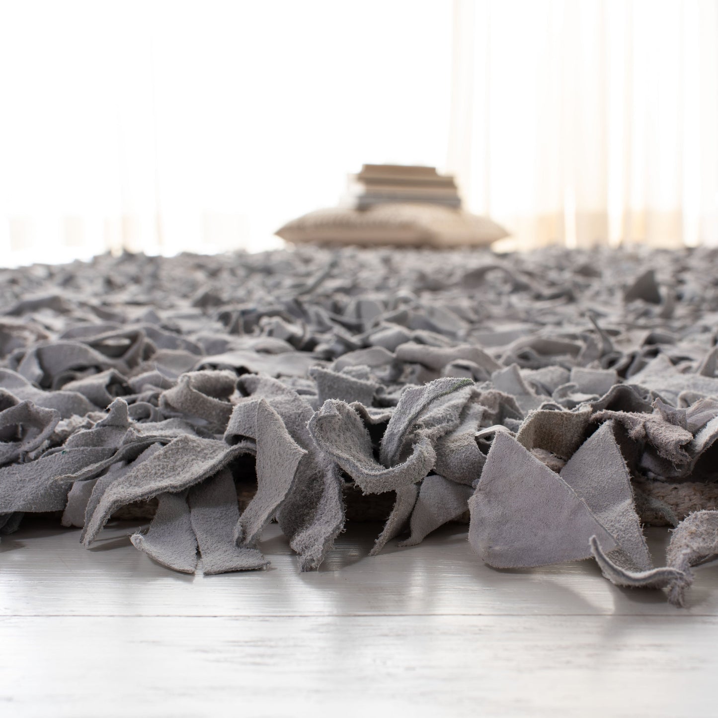 Tapis décoratif moderne en cuir fait main SAFAVIEH Shag Doinita