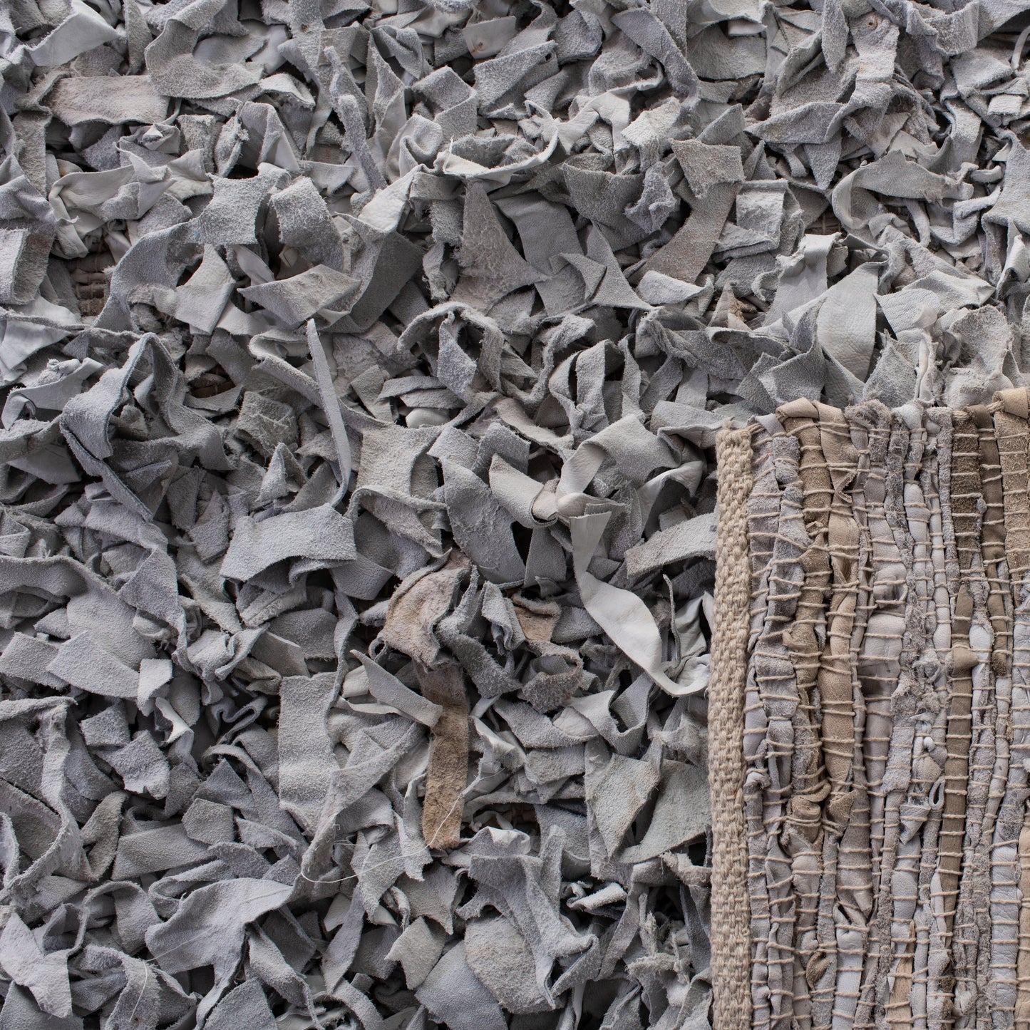 Tapis décoratif moderne en cuir fait main SAFAVIEH Shag Doinita