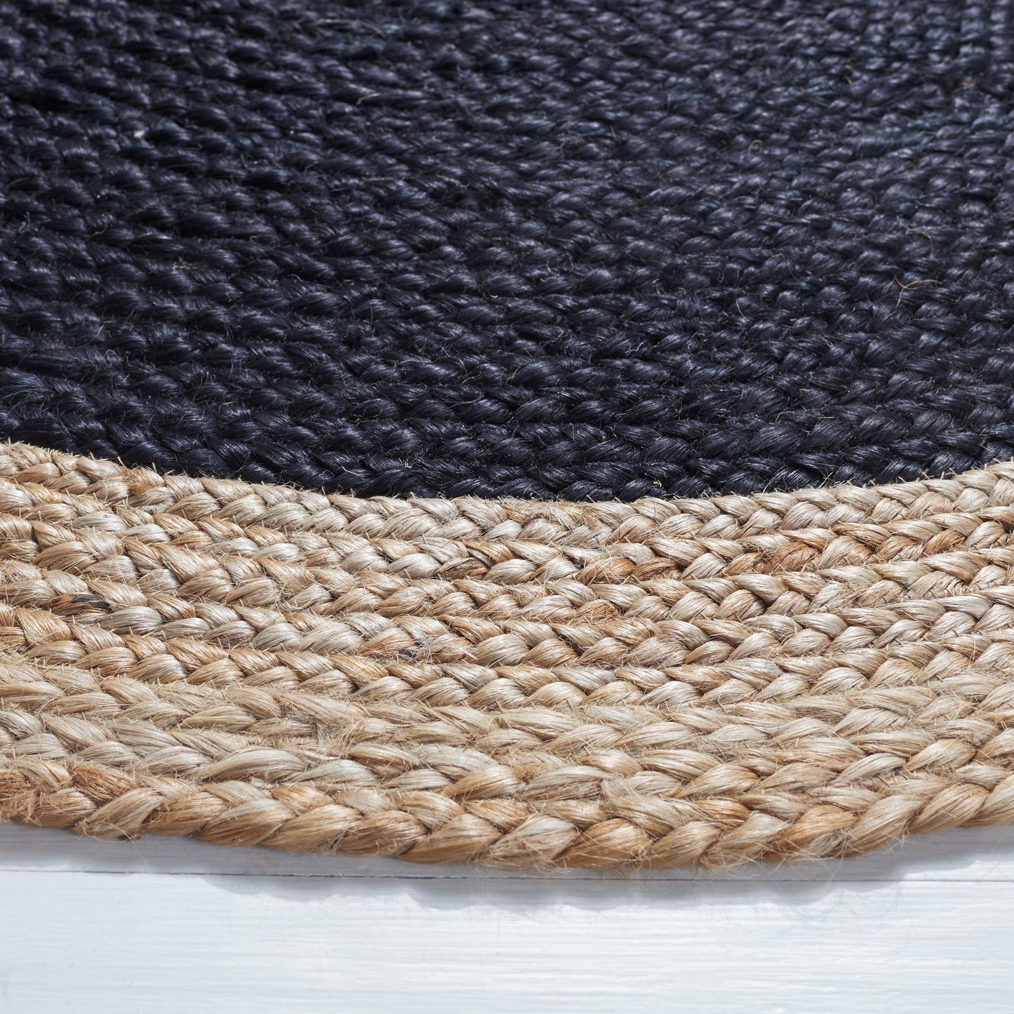 Tapis rond en jute fait main en fibres naturelles Jolette avec bordure SAFAVIEH