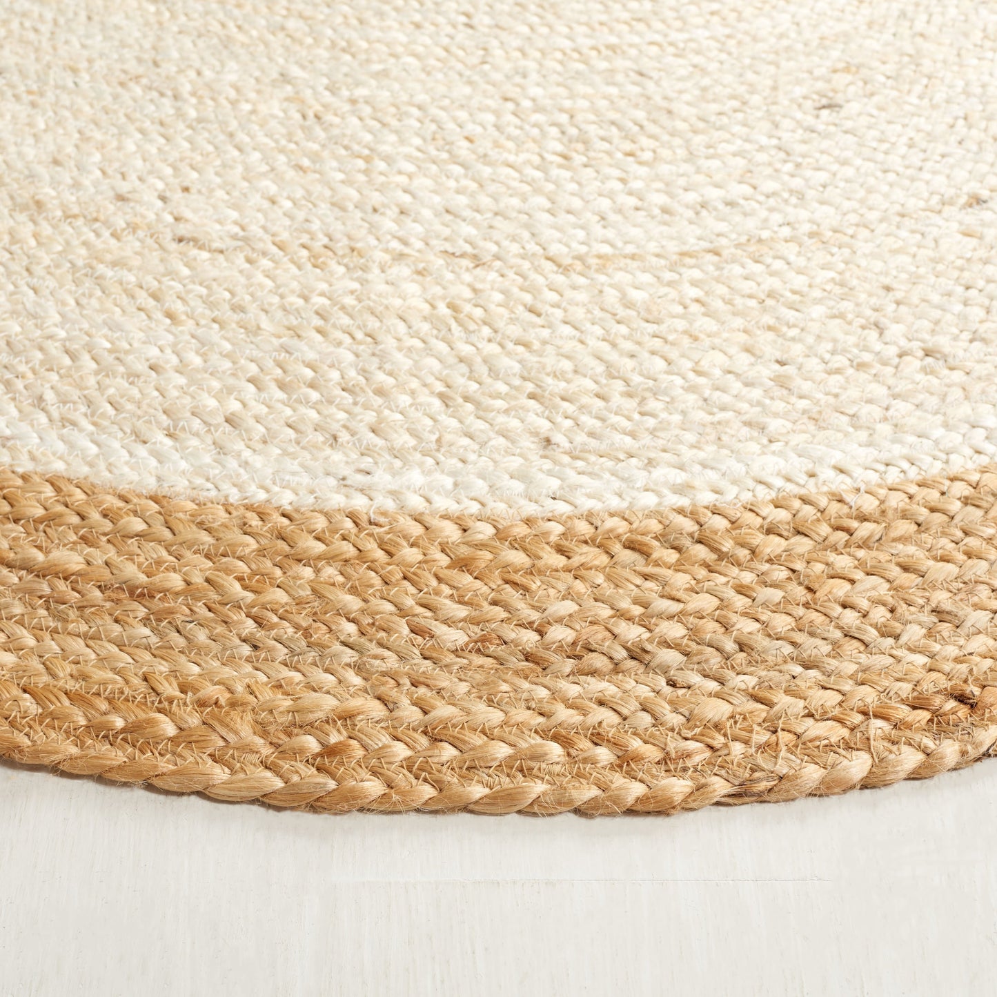 Tapis rond en jute fait main en fibres naturelles Jolette avec bordure SAFAVIEH