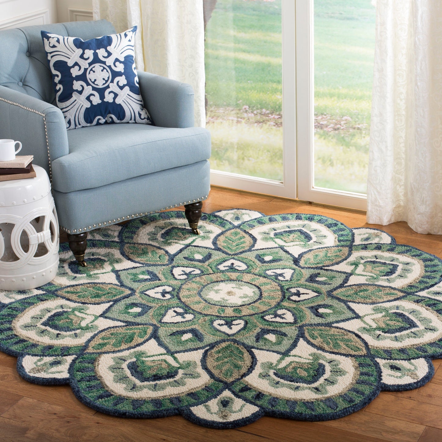 Tapis fantaisie en laine orné de fleurs Sheyla fait main SAFAVIEH