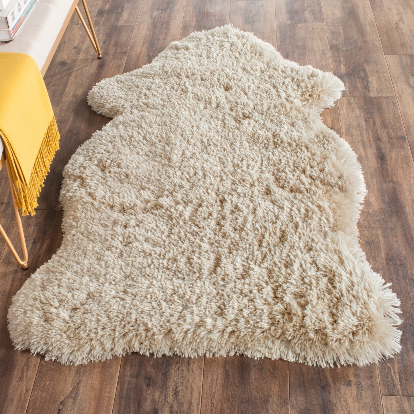 SAFAVIEH Handmade Vukosava Shag Guenevere 3-inch Extra Thick Rug