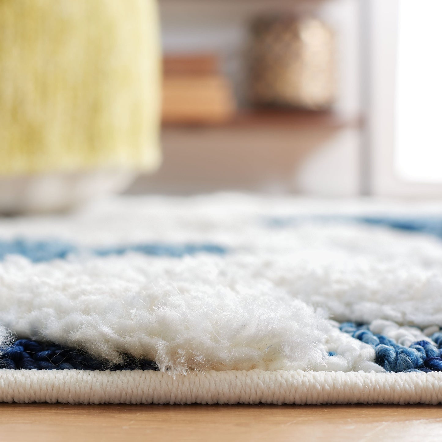 SAFAVIEH Moroccan Tassel Shag Delores 2-inch Thick Rug