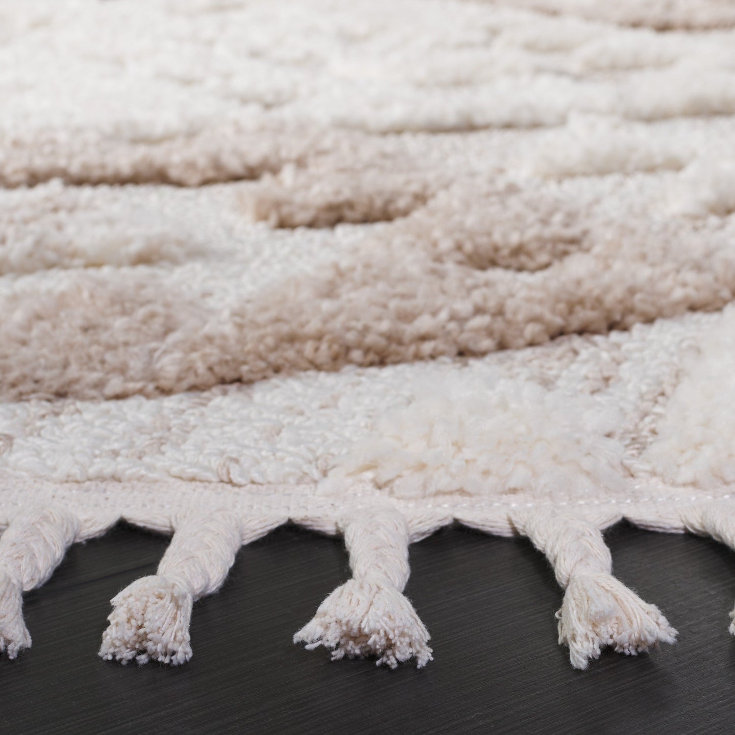 SAFAVIEH Moroccan Tassel Shag Delores 2-inch Thick Rug