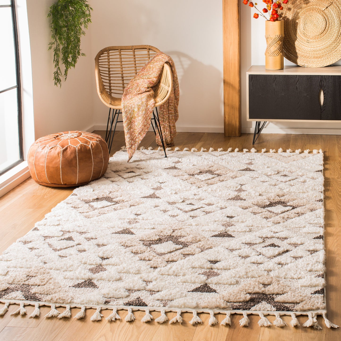 SAFAVIEH Moroccan Tassel Shag Delores 2-inch Thick Rug