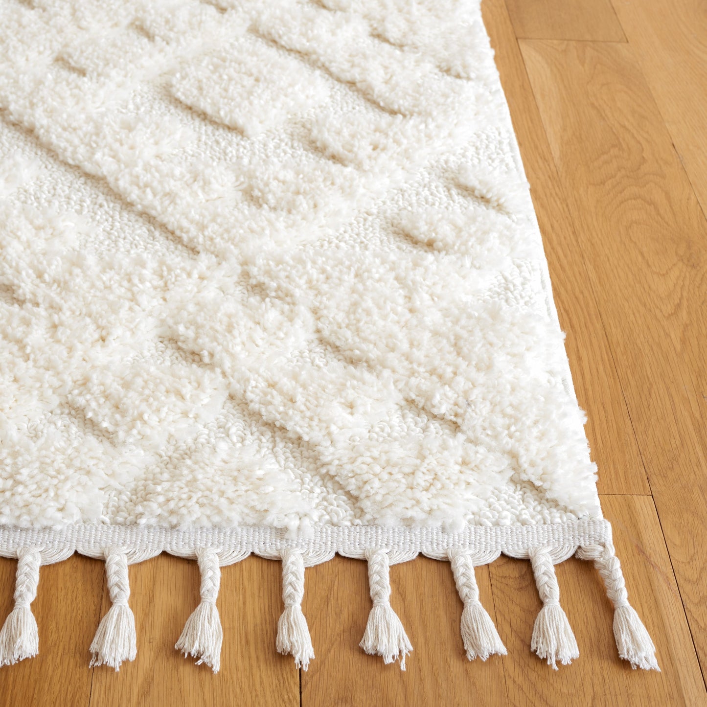 SAFAVIEH Moroccan Tassel Shag Delores 2-inch Thick Rug