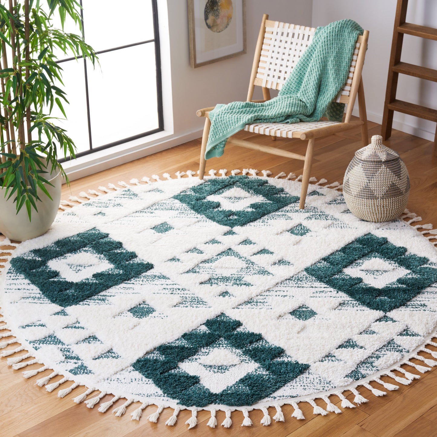 SAFAVIEH Moroccan Tassel Shag Delores 2-inch Thick Rug