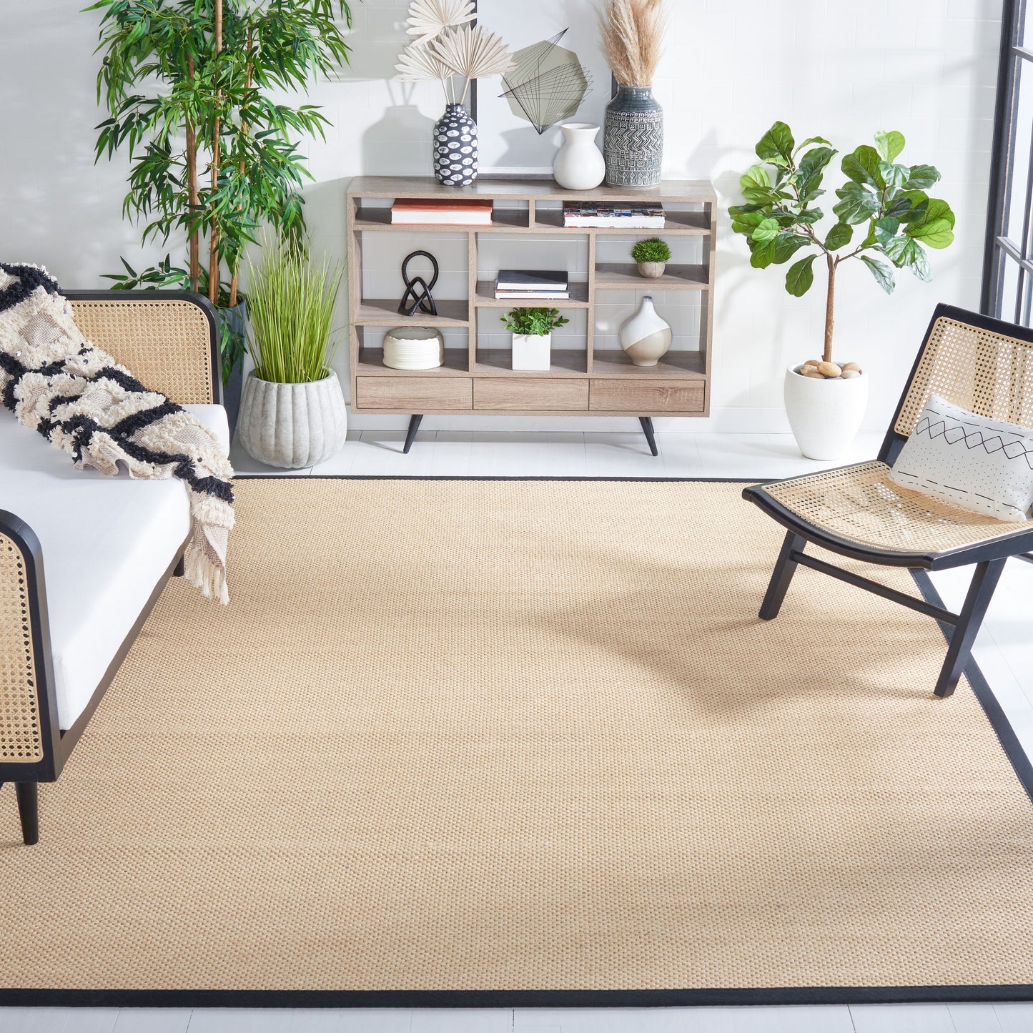 SAFAVIEH Natural Fiber Venus Casual Border Sisal Rug