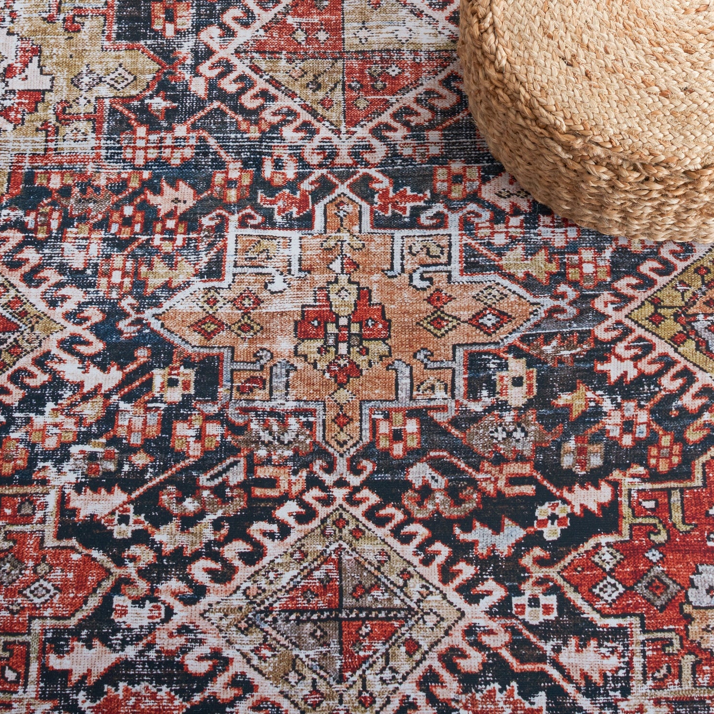 SAFAVIEH Tucson Machine Washable Slip Resistant Eldora Traditional Rug