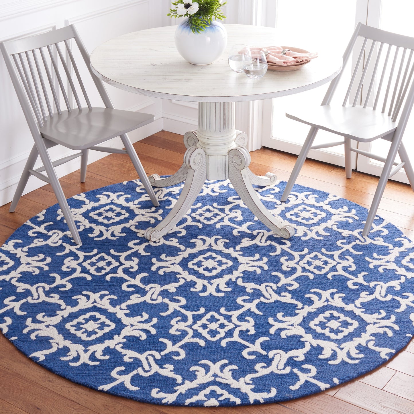 SAFAVIEH, Handmade Blossom Vesela Modern Floral Wool Rug