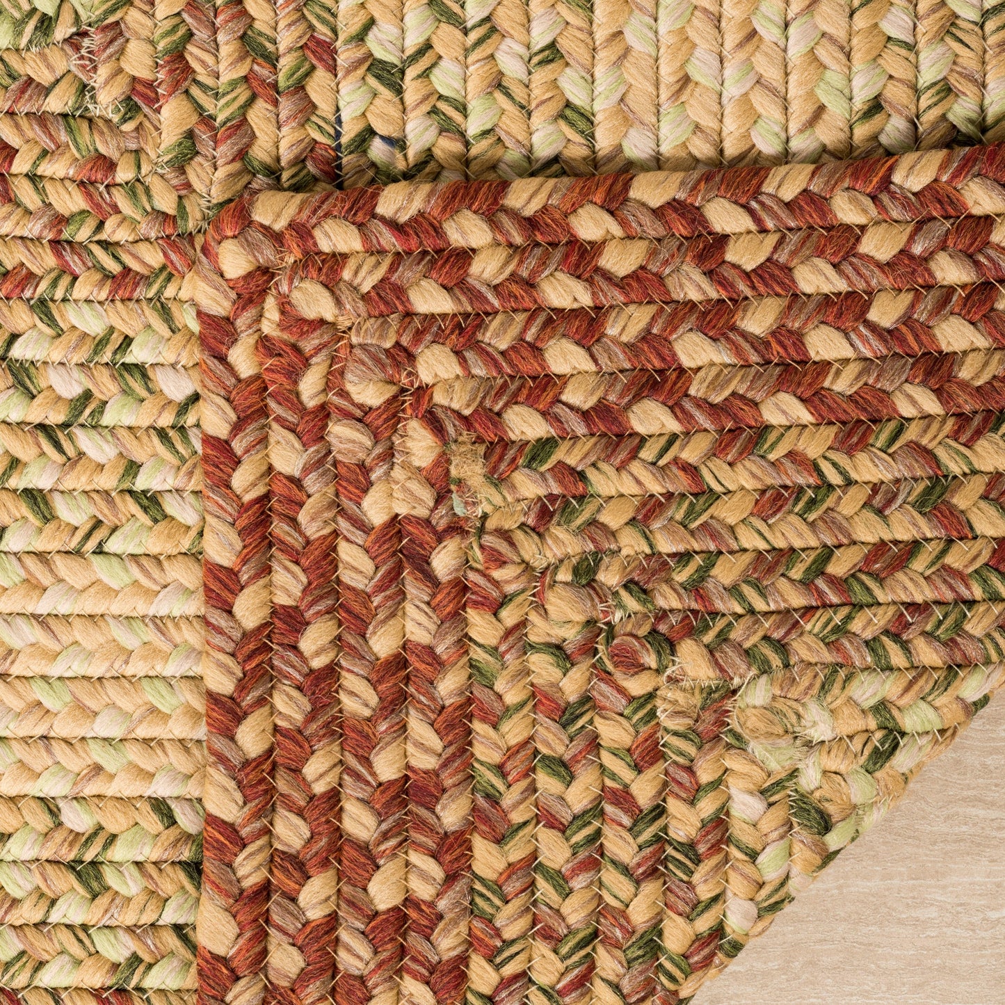 SAFAVIEH, Handmade Braided Adelajde Country Rug
