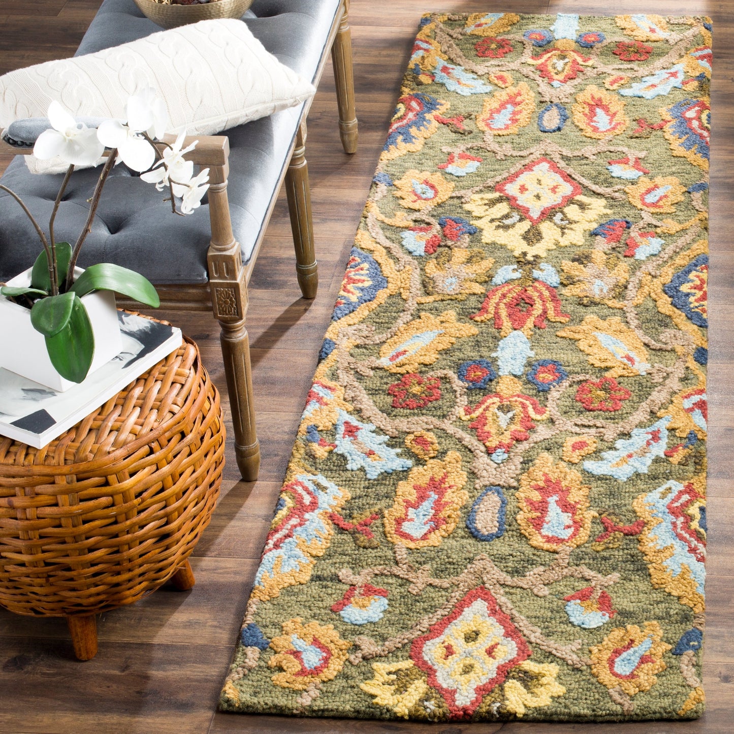 SAFAVIEH, Handmade Marietje Blossom French Country Wool Area Rug