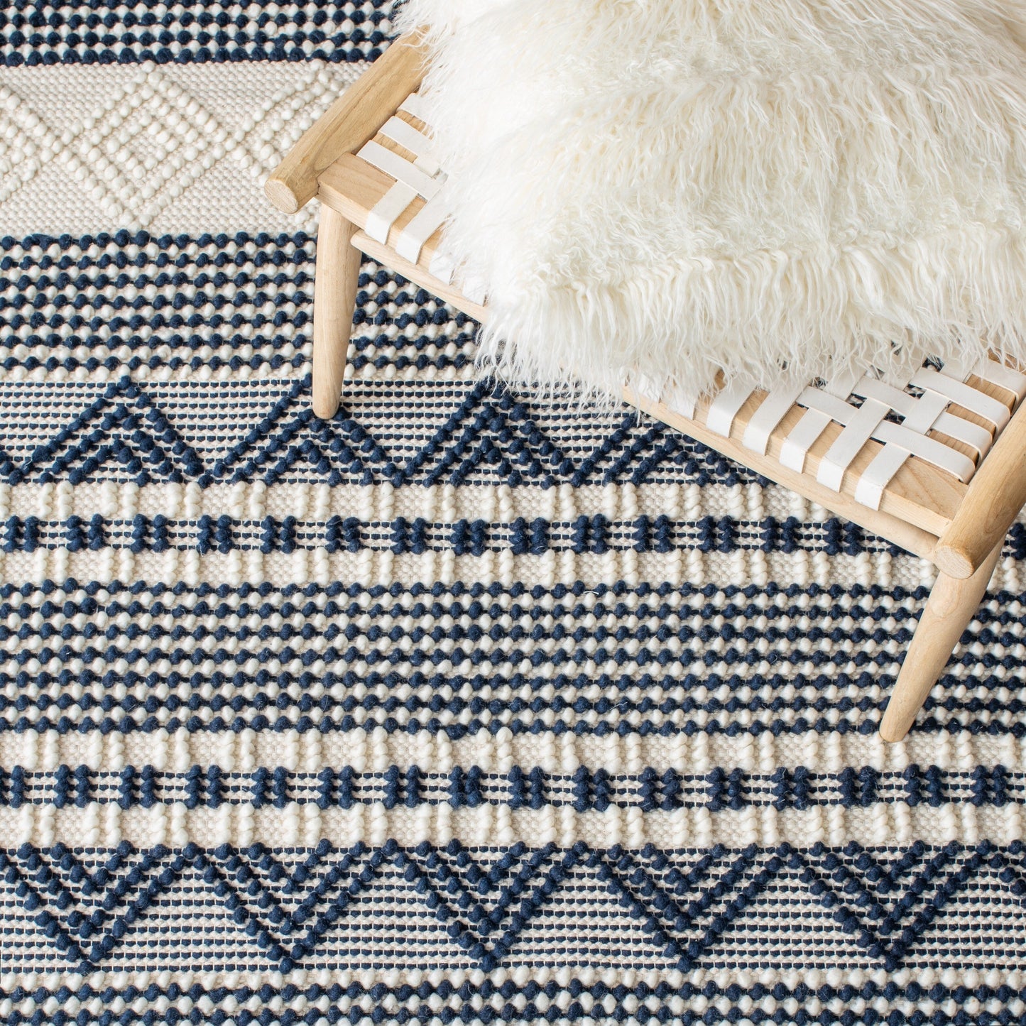 SAFAVIEH, Handmade Natura Paladia Wool Rug