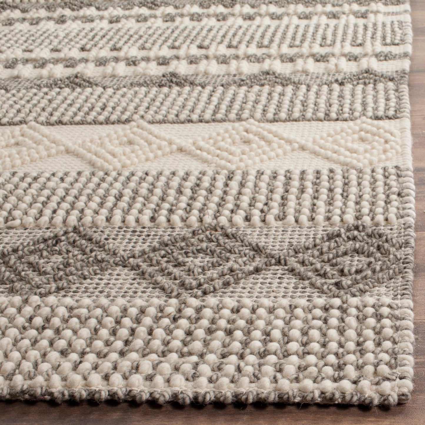 SAFAVIEH, Handmade Natura Paladia Wool Rug