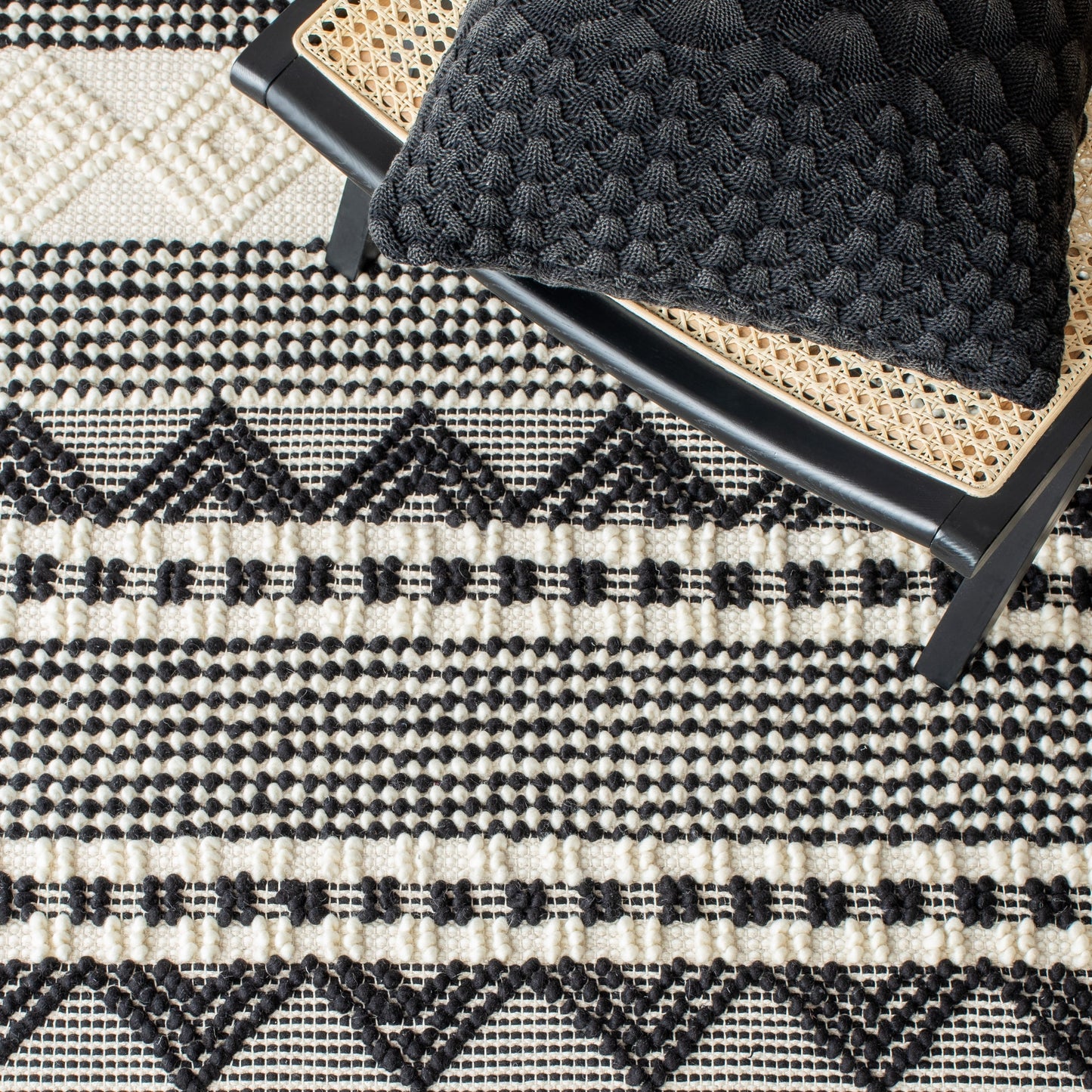 SAFAVIEH, Handmade Natura Paladia Wool Rug