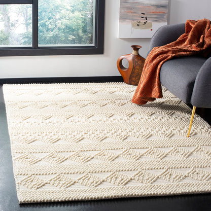SAFAVIEH, Handmade Natura Paladia Wool Rug