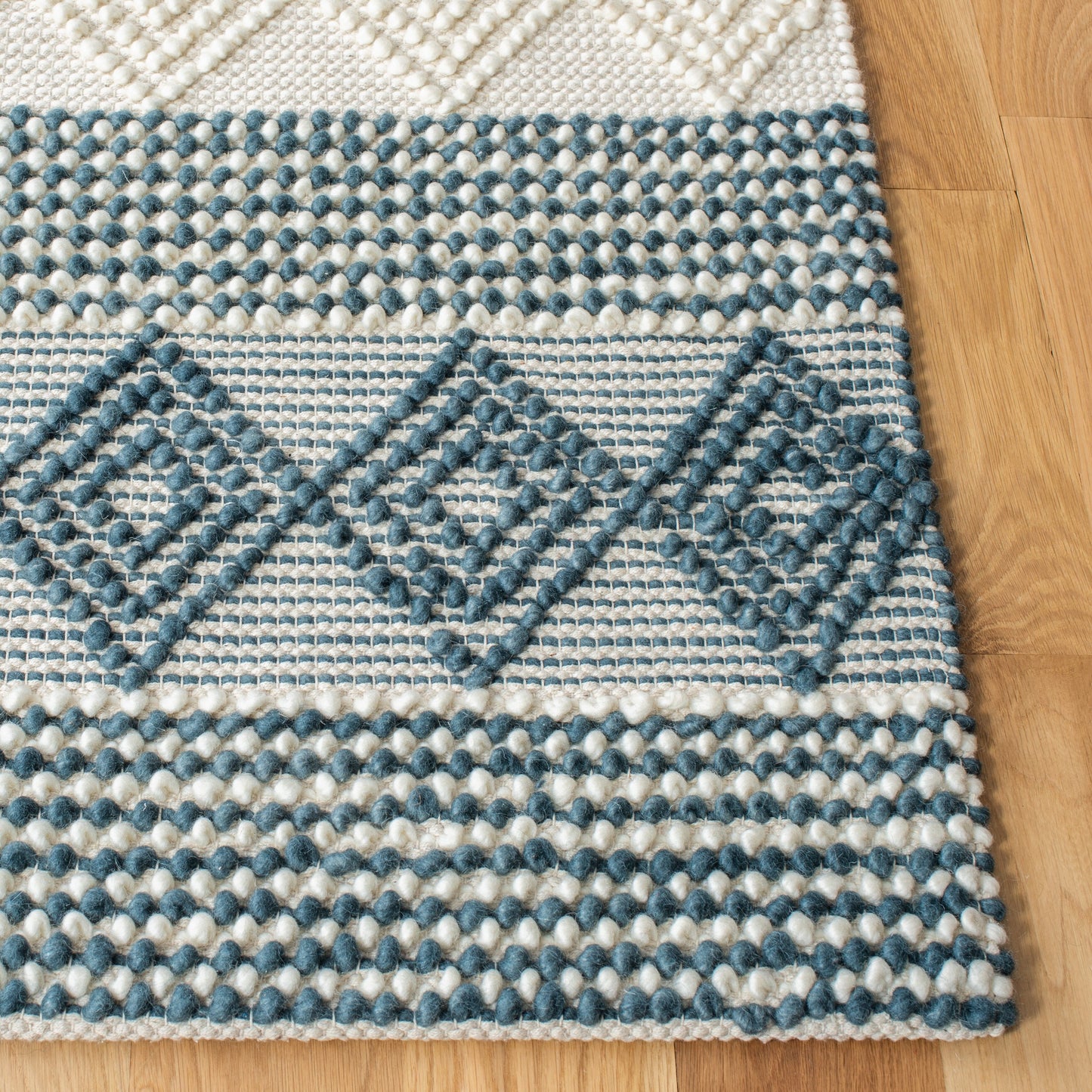 SAFAVIEH, Handmade Natura Paladia Wool Rug