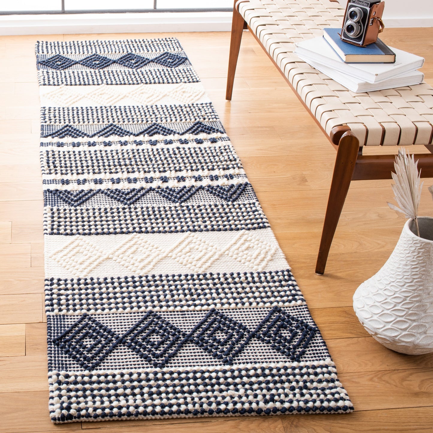 SAFAVIEH, Handmade Natura Paladia Wool Rug