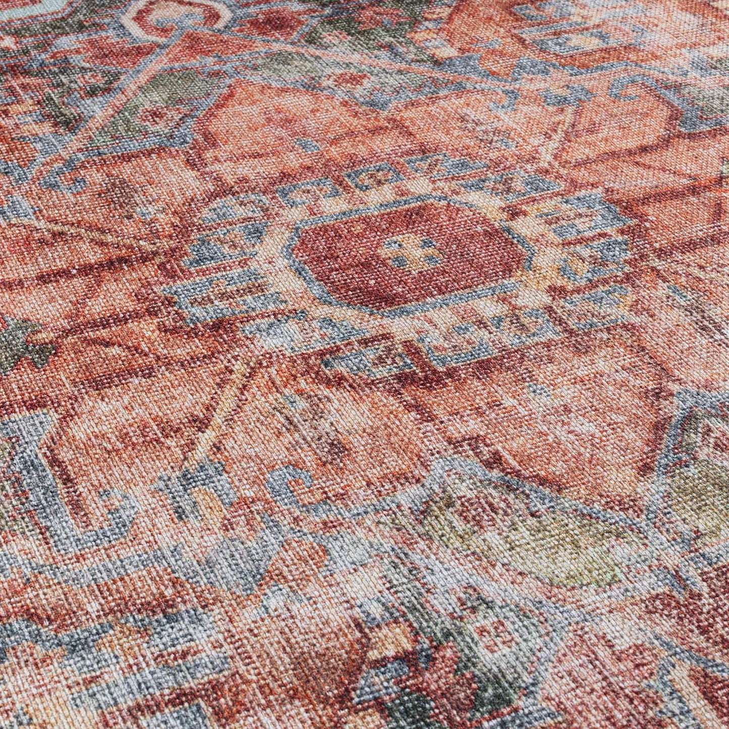 Traditional Distressed Machine Washable Area Rug